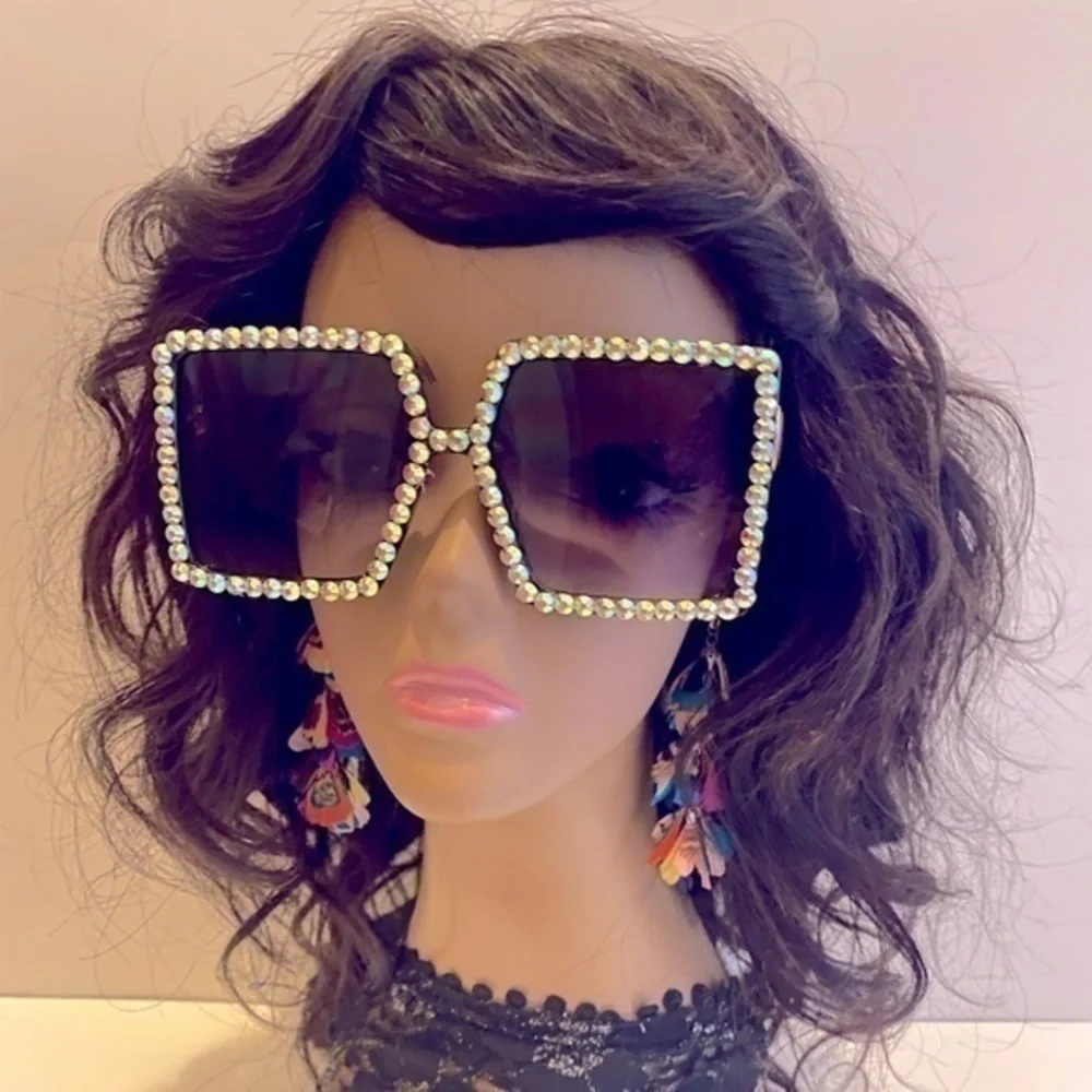 🌺Oversized Jewel lined sunglasses